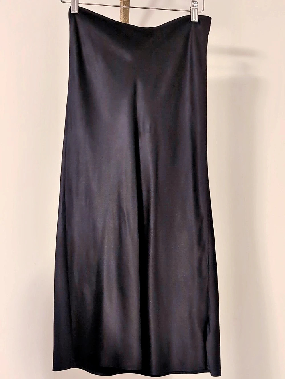 Reformation Silk Midi Skirt in Black Size 0 Like New